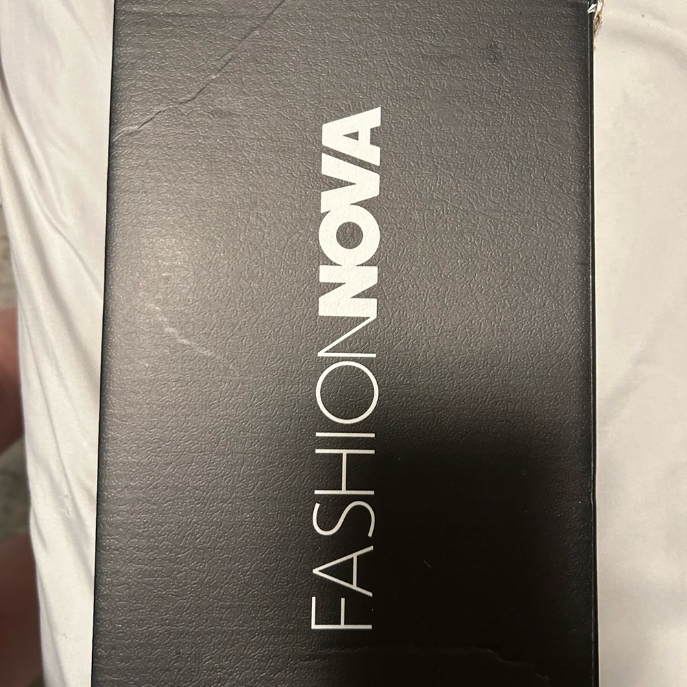 Fashion nova heels 🖤 - Picture 3 of 3